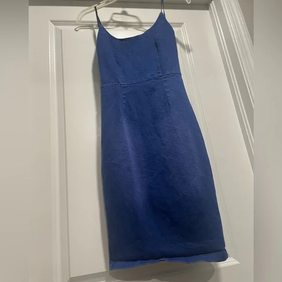 Elegant Blue Sleeveless Jean Dress - Picture 2 of 3